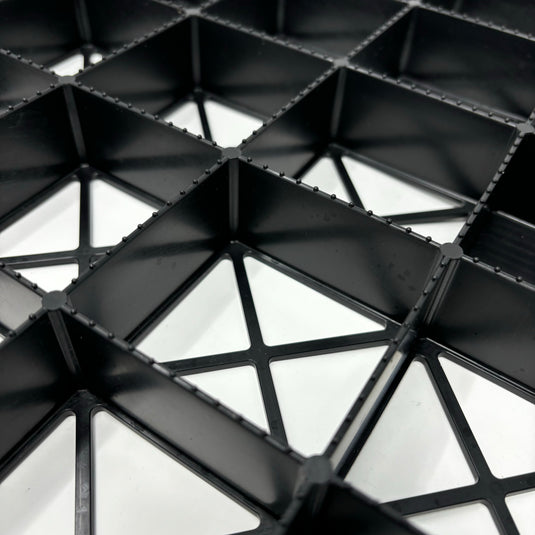 Closed cell gravel mat with X shaped mesh