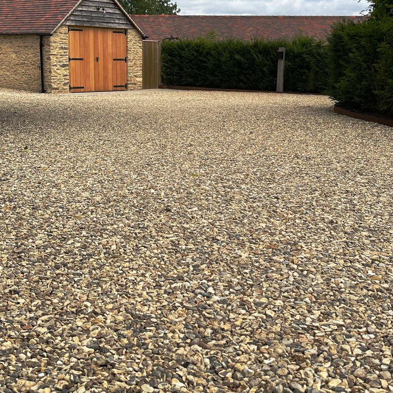 Load image into Gallery viewer, Gravel stabilisation grids. Geocell grids with 20mm flint gravel
